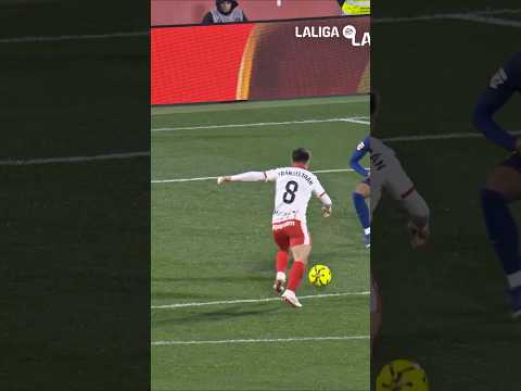 😱 Quina manera d'estrenar-se amb la blanc-i-vermella! #GironaBarça #LALIGAHighlights