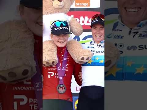 A vicious bear attack on the podium 😱😅Demi Vollering springing one final surprise on Puck Pieterse 😂