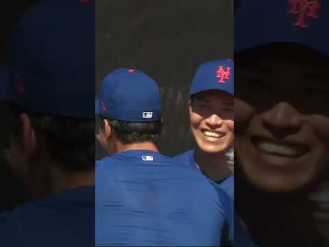 Kodai Senga was all smiles as he made his first appearance at Mets spring training today 🌴