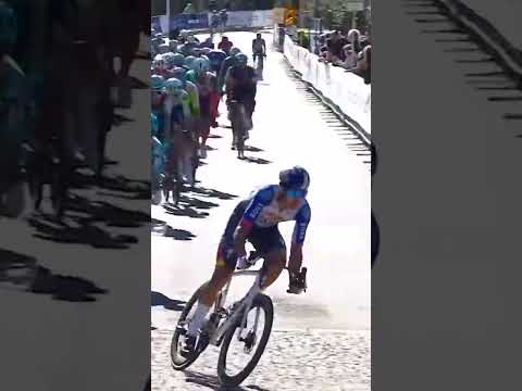 Davide Donati gets his timing right to sprint to victory at the Giro di Sardegna 🙌