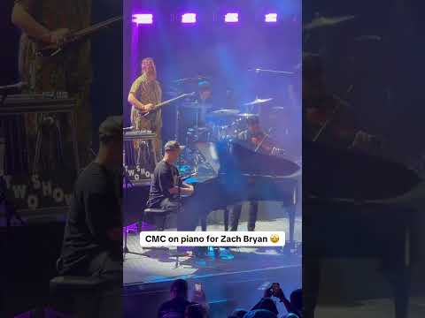 CMC backs up Zach Bryan on piano at the EA Sports concert 🔥 (via ardaocaltok/TT)