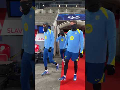 It's cold, Lewy? 🥶 #shorts #fcbarcelona #shortsfeed