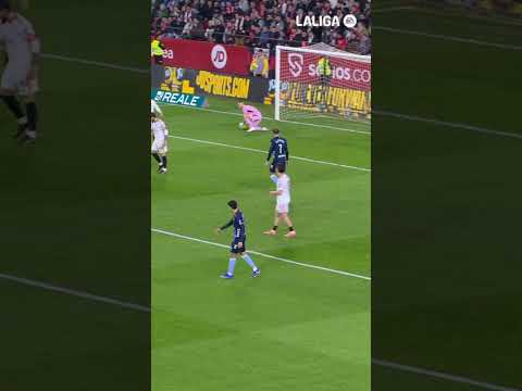 WHAT A LINK between Iago ASPAS and Bryan ZARAGOZA 🔥 #LALIGAHighlights