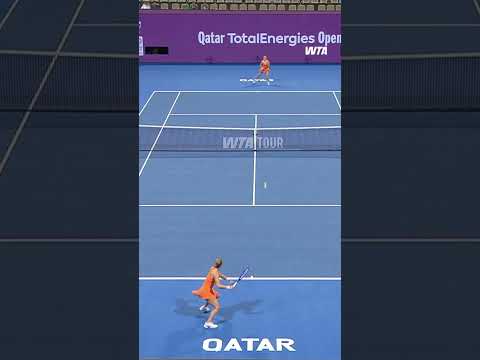 A flawless flow in the second set 👏#WTA #MariaSakkari #QatarTotalEnergiesOpen