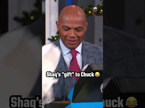 Shaq fooled Chuck with a 'Christmas gift' 😂