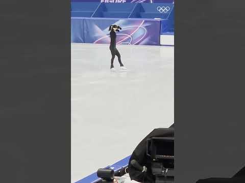 Sakamoto Kaori hits the ice 🇯🇵🧊 #MilanFigureSkating