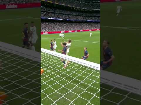 Could this have been a foul on Dean Huijsen for the elbow on Pau Cubarsi? 😱