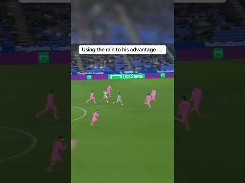Oyarzabal using the wet grass to his advantage twice in one game 🧠