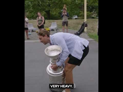 ⭐️😻 All-Star on and off the ice: Sam Reinhart takes The Cup to see some very important fans 🏆😻