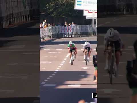 Elisa Longo Borghini takes it! 🚀 The Italian claims victory on home soil at Tre Valli Varesine 🇮🇹