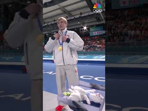 The speed skating men's 1000m gold medal goes to Jordan Stolz! ⛸️🥇