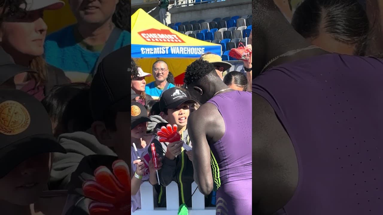 GOUT GOUT GREETS FANS AT NATIONALS