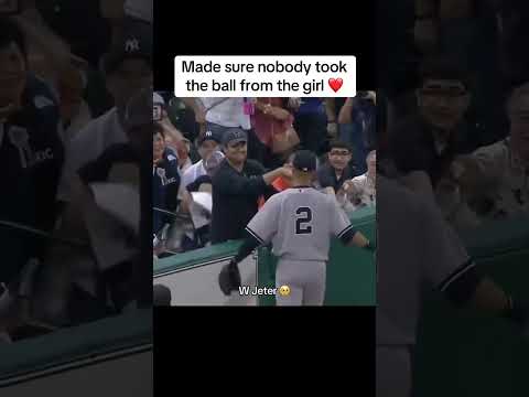 Derek Jeter personally handed it to her 🫡