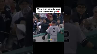 Derek Jeter personally handed it to her 🫡