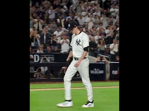 Max Fried exits to a standing ovation 👏 #Postseason