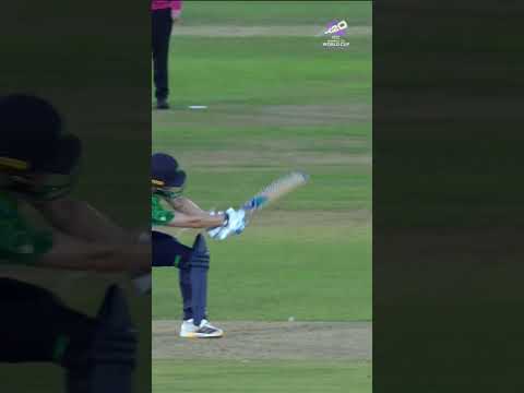 Melie Kerr comes up clutch as she removes the dangerous Orla Prendergast 🔥 #T20WorldCup