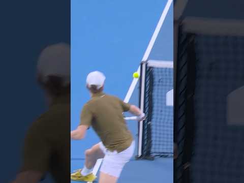 Sinner's AROUND-THE-NET shot! 😍