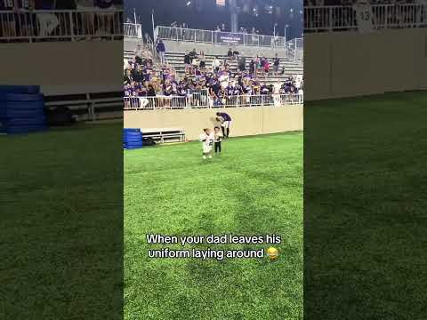 They’re ready for the action 🏈 (via @IsaiahRodgers/TT)