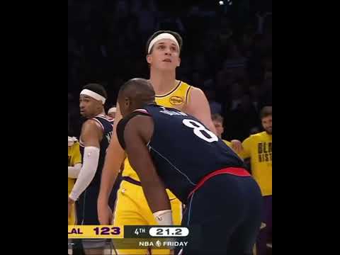 Austin Reaves pointing to the scoreboard? 😂👆