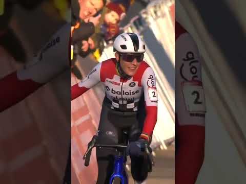 Lucinda Brand can’t be stopped 😳💪 It’s another faultless performance from the Dutchwoman in Gavere.