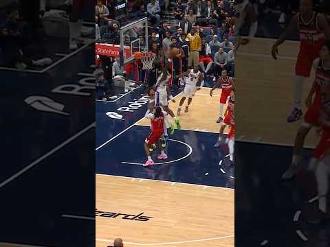 Adem Bona CLUTCH Putback Slam! 🫨