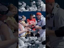 easily the coolest person to have sign your cast 😆