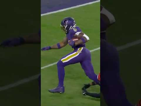 Derrick Henry RUMBLES in 💪