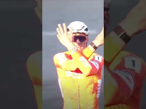 The king returns 🤴 Mathieu van der Poel is back in action at the Namur World Cup 🍿📺