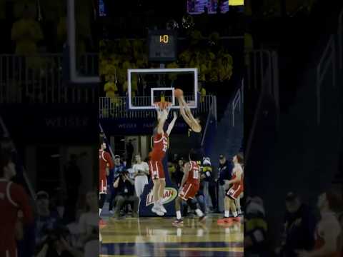 Aday Mara beats the buzzer! 🚨