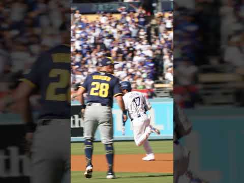 Shohei Ohtani hits a leadoff triple in Game 3 of the NLCS 🔥