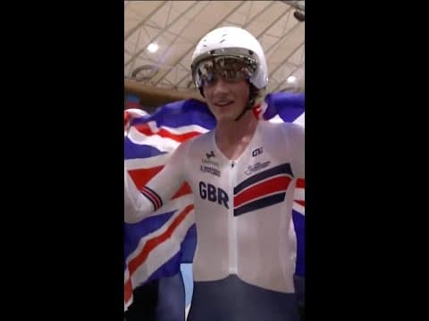 Josh Tarling is World Champion after winning the men's points race‼️ 🌈