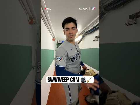 🎶 sWWWeep Caroline 🎶 #MLB #BlueJays #WinCam