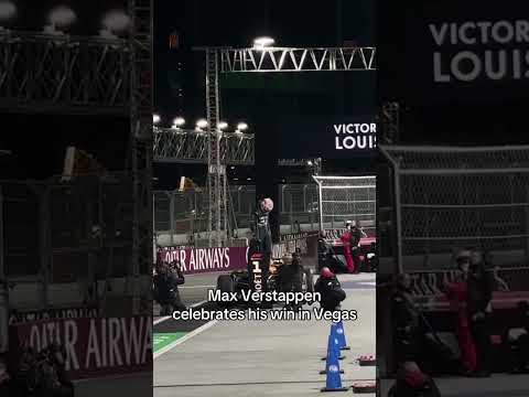 Max celebrates with his team 👏