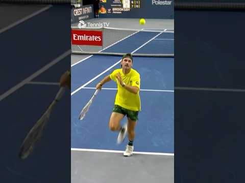 Insane Tommy Paul skyhook in Dallas 🫢