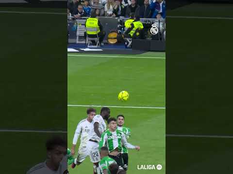 ⬆ Heads up! 🤪 #Asencio #LaLigaHighlights