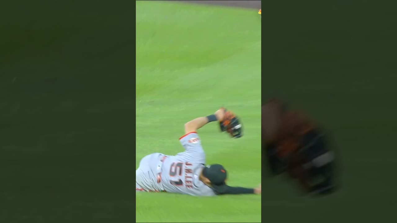 Jung Hoo Lee makes spectacular catches in back-to-back innings | 폼 美친 수비 이정후