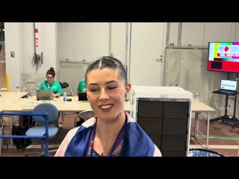 Amy Hunt Wins 200m Gold