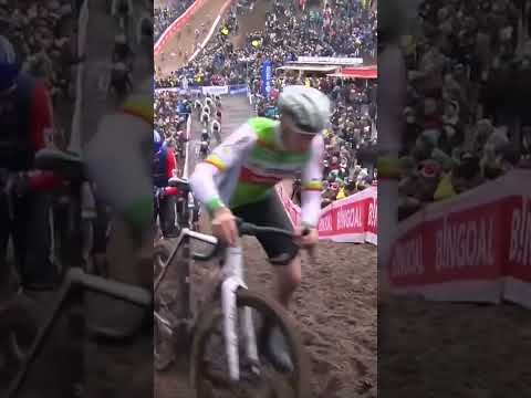 Sand? What sand? 🏖️ Mathieu van der Poel got straight to work last time out in Zonhoven.