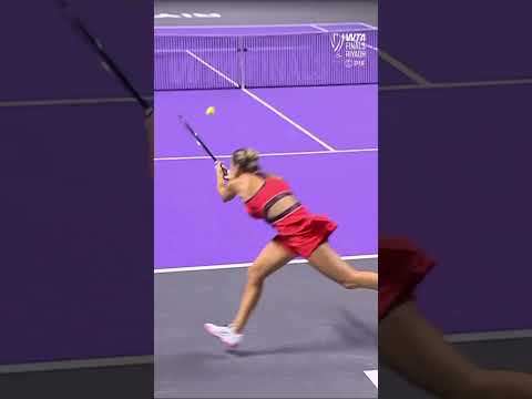 On the stretch😮‍💨 Elena Rybakina took the first set 6-3 against Sabalenka! #WTA #WTAFinalsRiyadh