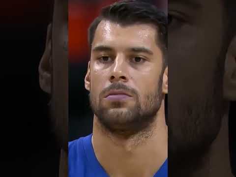 Wait for Giannis' reaction 😳 #FIBAWC