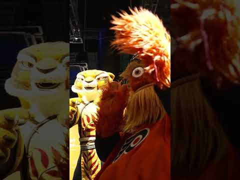 Gritty visits The Franklin Institute 🫀 #shorts