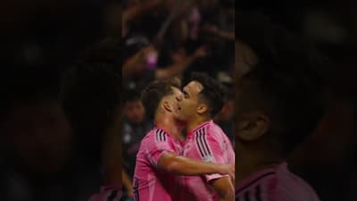 Centro al pie. Definición exquisita. Rodri y Toto 🧬🇦🇷