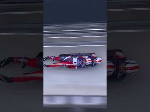 Yes, there are two athletes on the sled 🛷