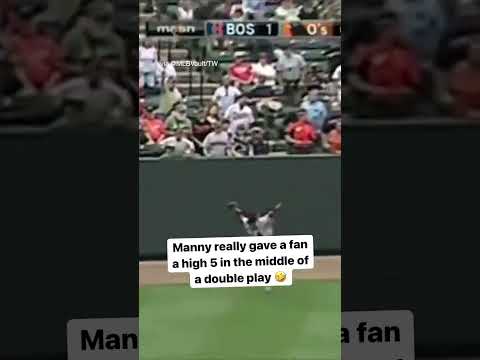 A legendary moment from the legendary Manny Ramirez 🤣 #mlb #mannyramirez #redsox