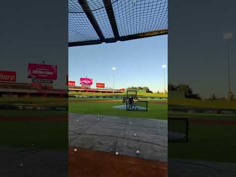 What does taking BP at the Fall Stars Game look like? Cam Collier shows us 👀 #mlbprospects #reds