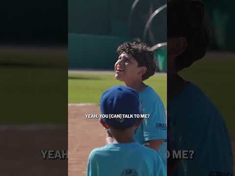 El Niño con los niños 🥹 Fernando Tatis Jr. was a hit with the kids at Eladio Carrion's SauceGiving!