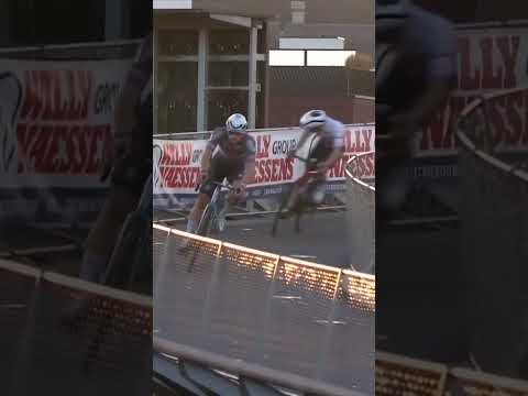 A thrilling battle to the line 😱 Niels Vandeputte comes out on top against Cam Mason in Kortrijk 🤏