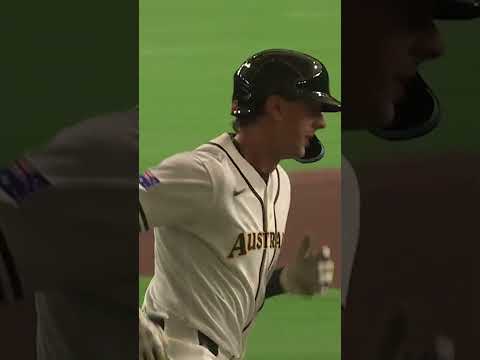 Robbie Perkins hits the first home run of the #WorldBaseballClassic!