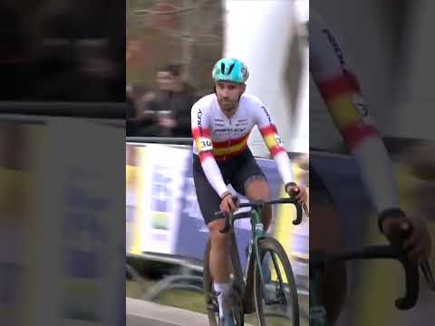 Pressure? What pressure? 😅 Mathieu van der Poel WINS in Maasmechelen after TWO punctures 🫡