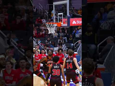 Insane Pass from T.J. McConnell to Bennedict Mathurin for 3 🪙